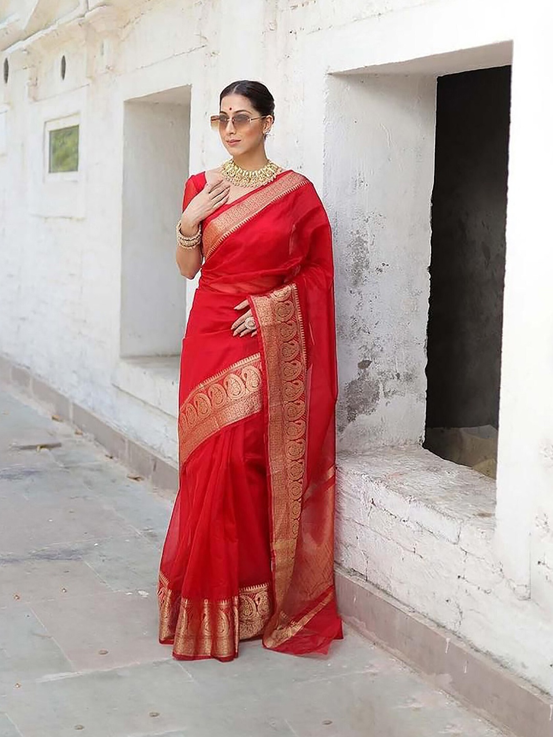 

BerMondsey Woven Design Zari Banarasi Saree, Red