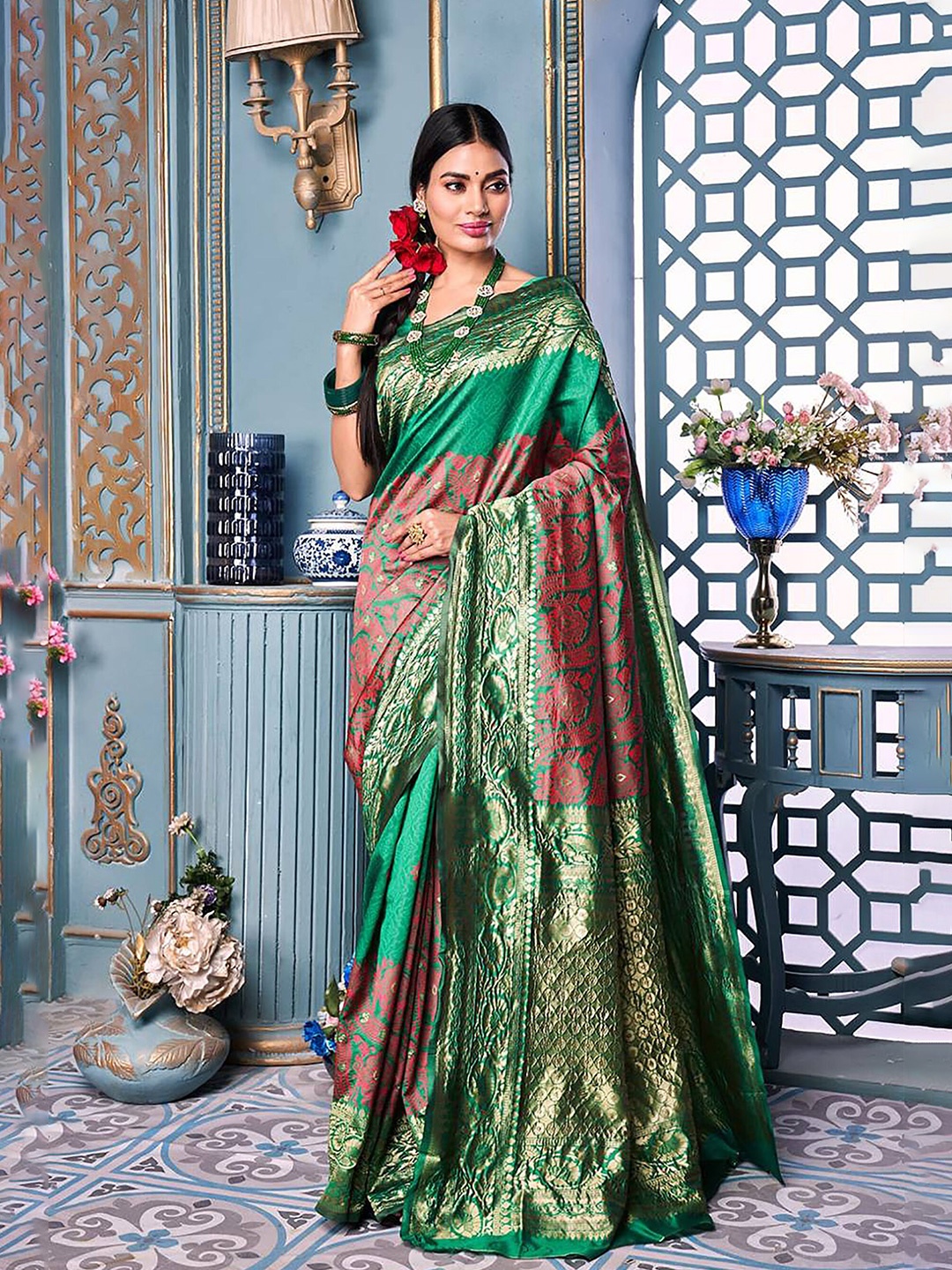 

BerMondsey Ethnic Motifs Woven Design Zari Banarasi Saree, Green
