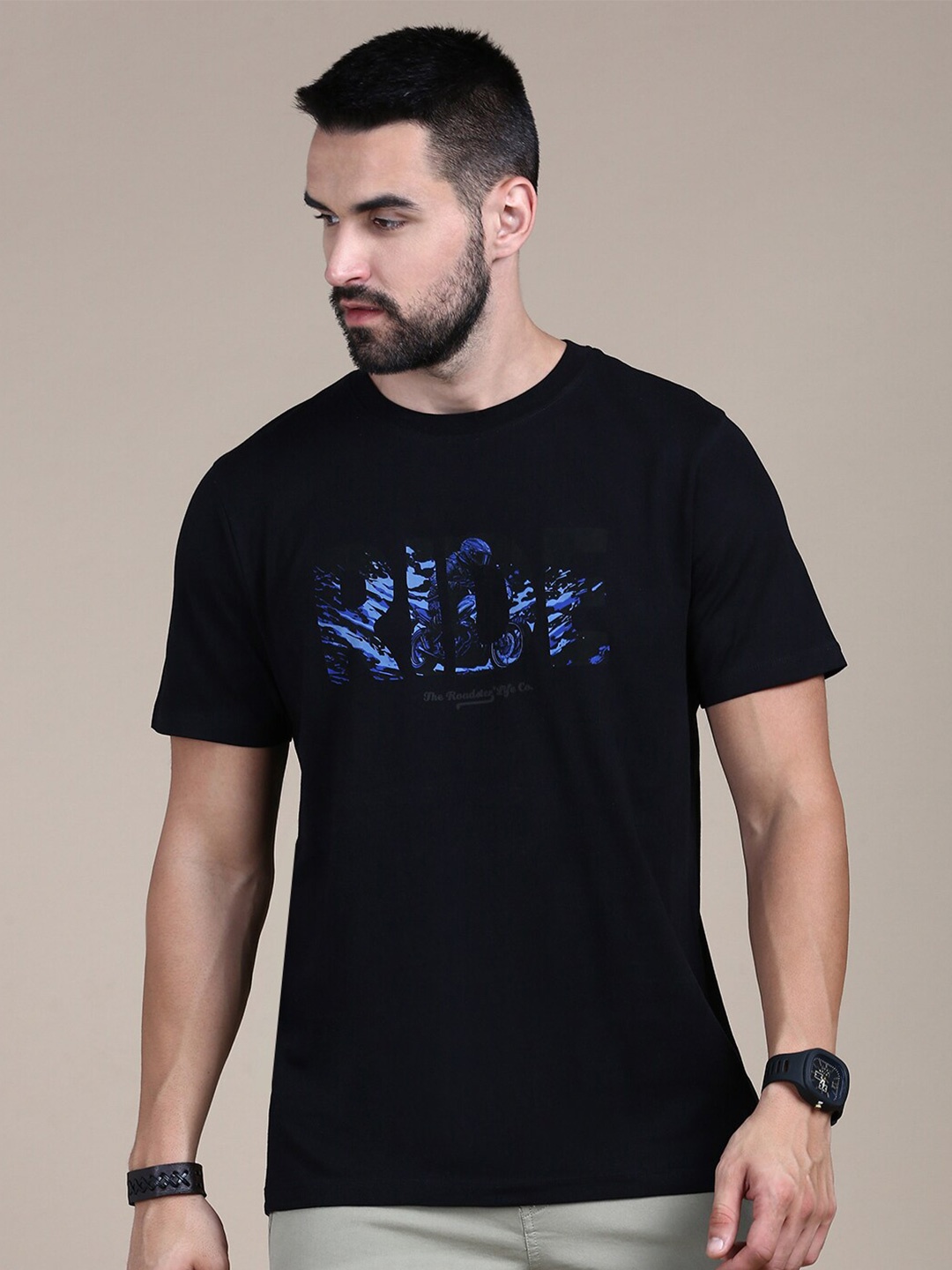 

The Roadster Lifestyle Co Black Graphic Printed Cotton Round Neck Tshirt