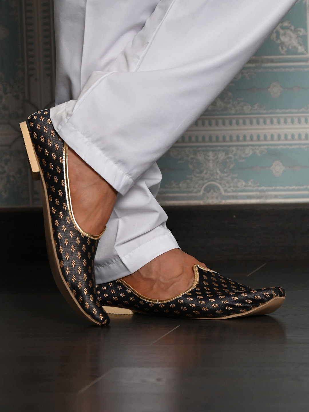 

ODETTE Men Printed Round Toe Jacquard Mojaris, Navy blue