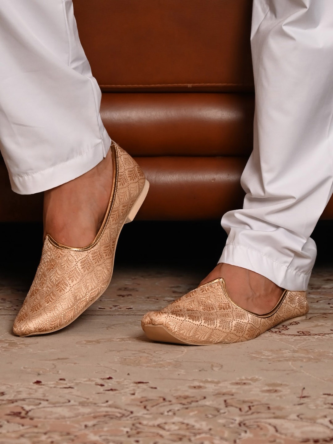 

ODETTE Men Textured Comfort Insole Mojaris, Gold