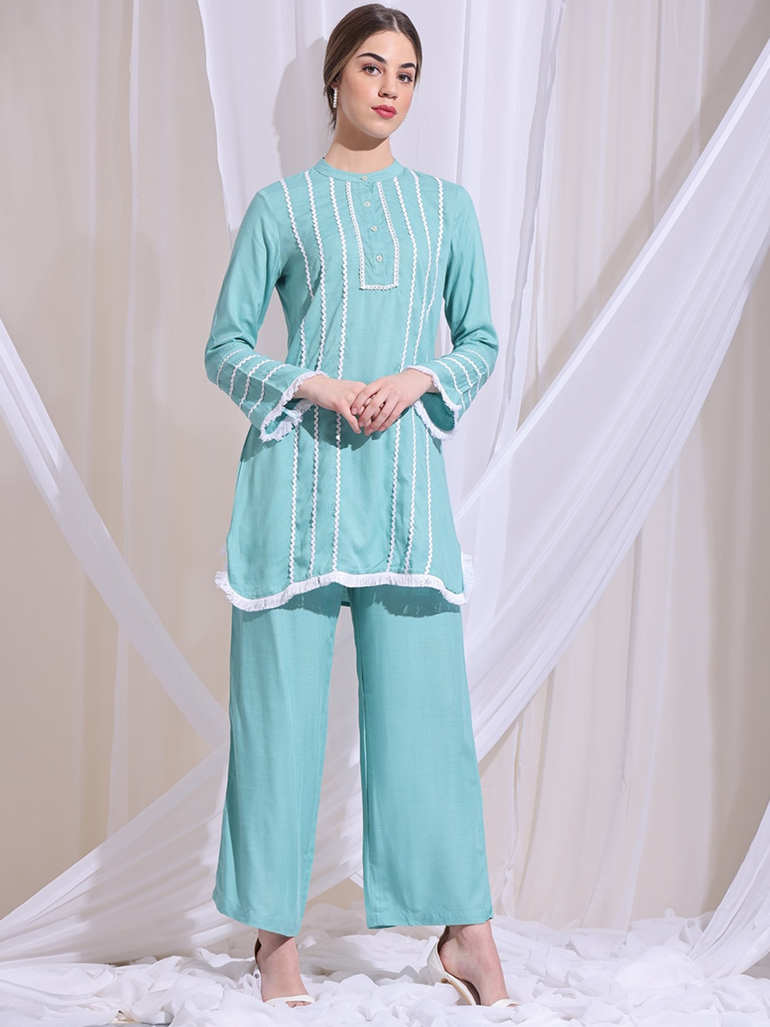 

Anouk Mandarin Collar Lace Detail Straight Kurta With Palazzos, Turquoise blue