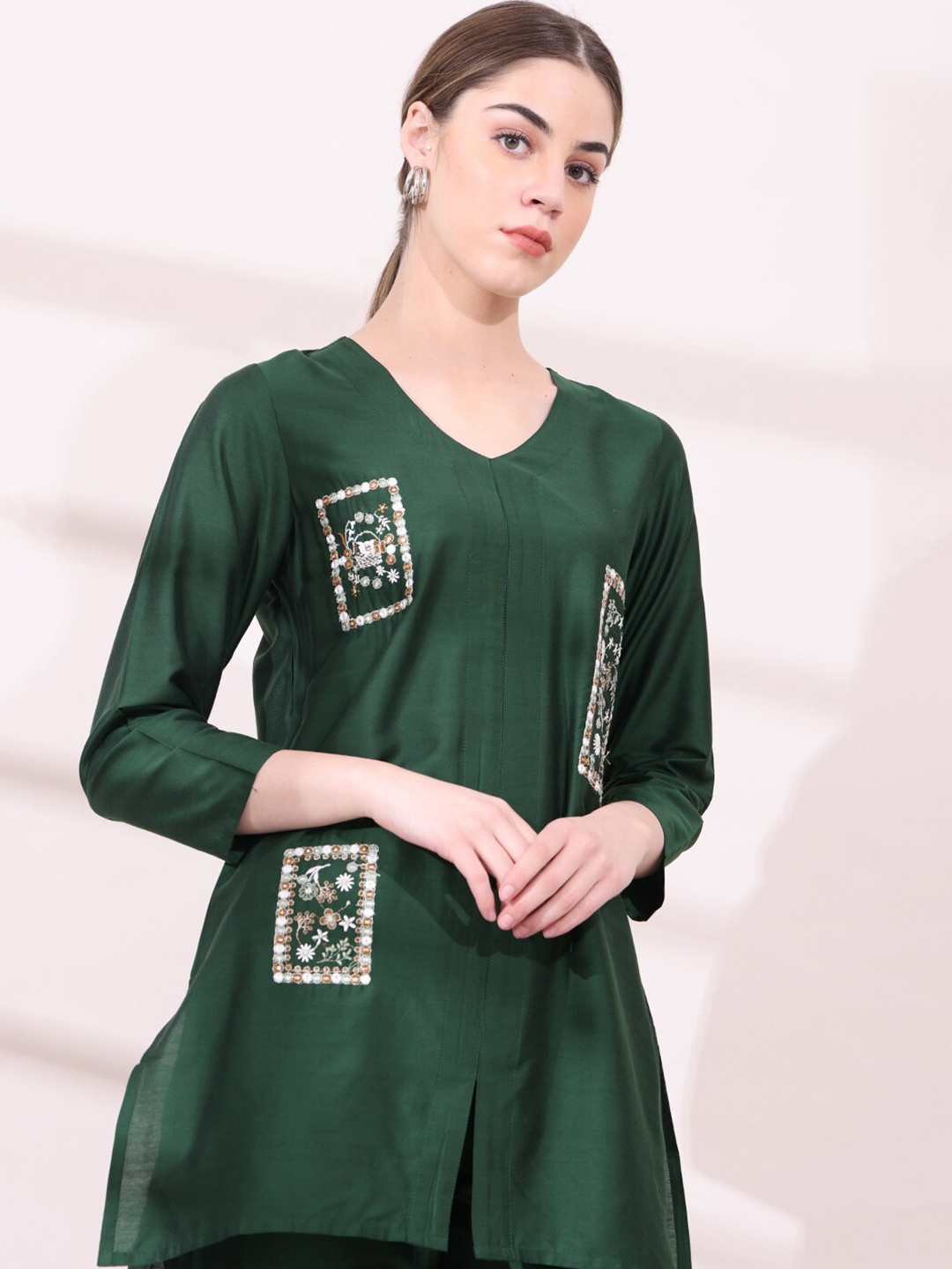 

Anouk Floral Embroidered Regular Thread Work Kurta with Trousers, Green