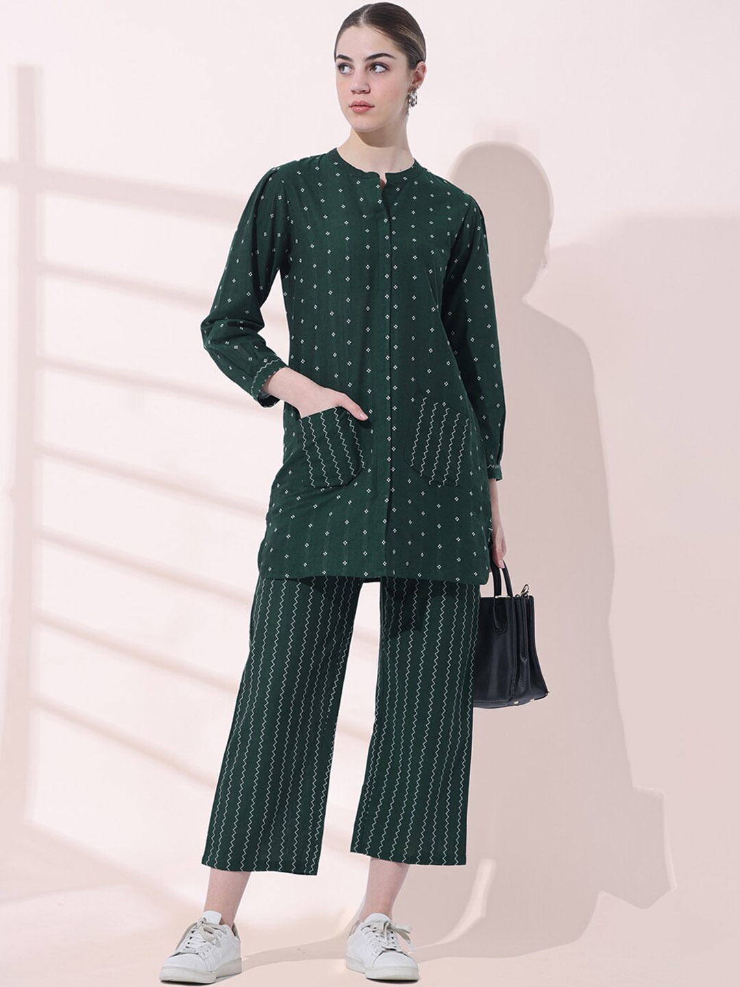 

Anouk Floral Printed Regular Pure Cotton Kurta with Palazzos, Green