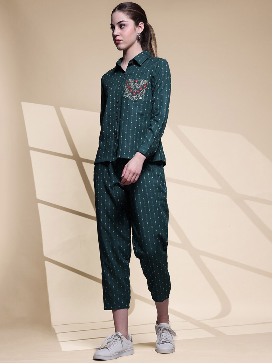 

Anouk Printed Pure Cotton Shirt With Capris Co-Ords, Green