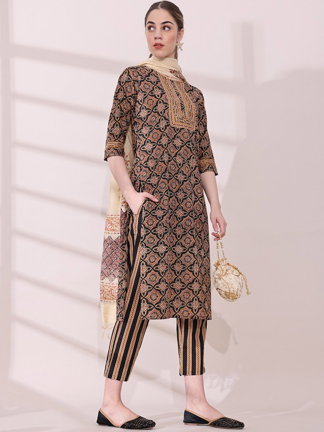 

Anouk Floral Printed Regular Pure Cotton Kurta with Trousers & With Dupatta, Black