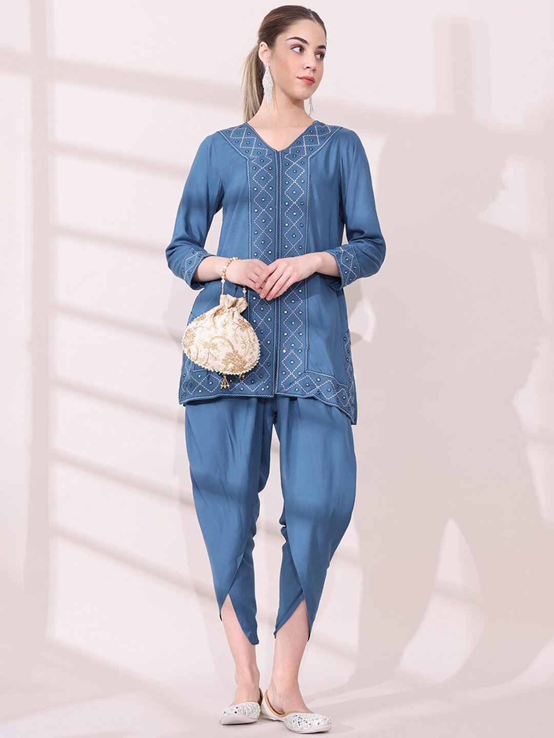 

Anouk V Neck Geometric Yoke Design Regular Kurti with Dhoti Pants, Blue