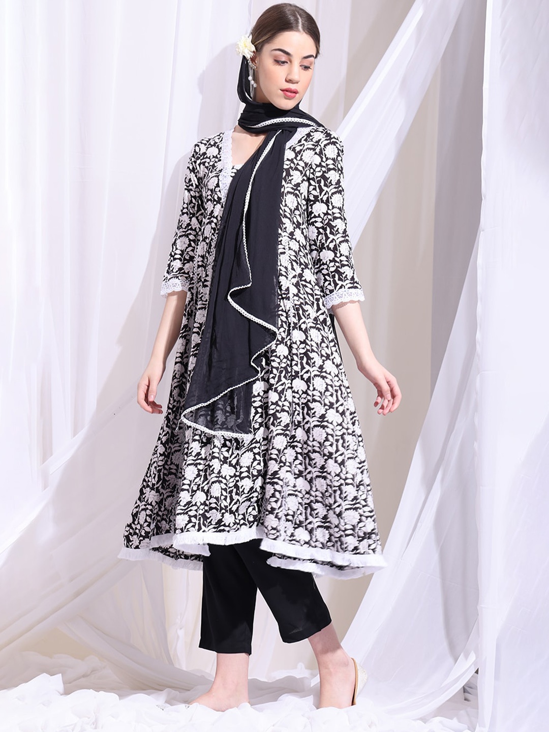 

Anouk Floral Printed Empire Kurta with Trousers & With Dupatta, Black