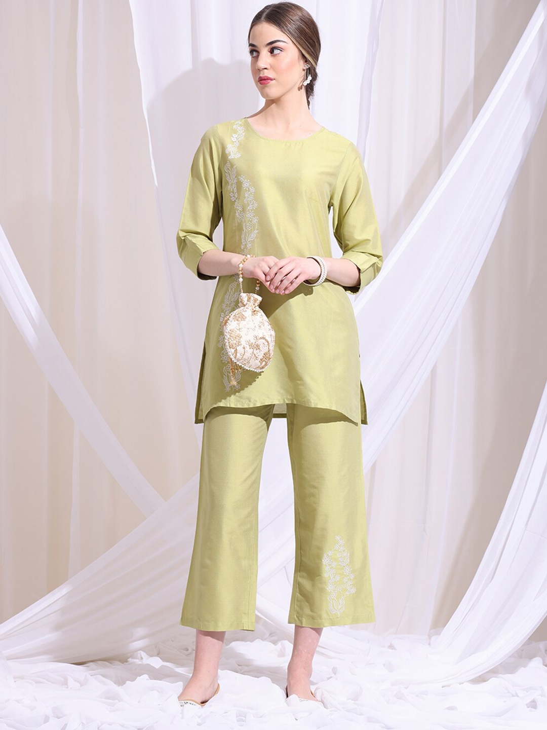 

Anouk Green Floral Embroidered Regular Kurta with Palazzos