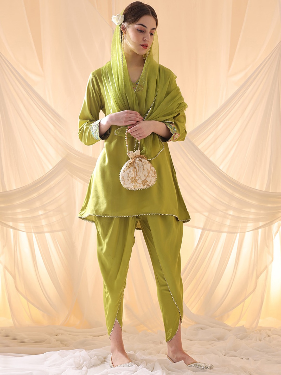 

Anouk Floral Yoke Design Regular Kurta with Dhoti Pants & With Dupatta, Green