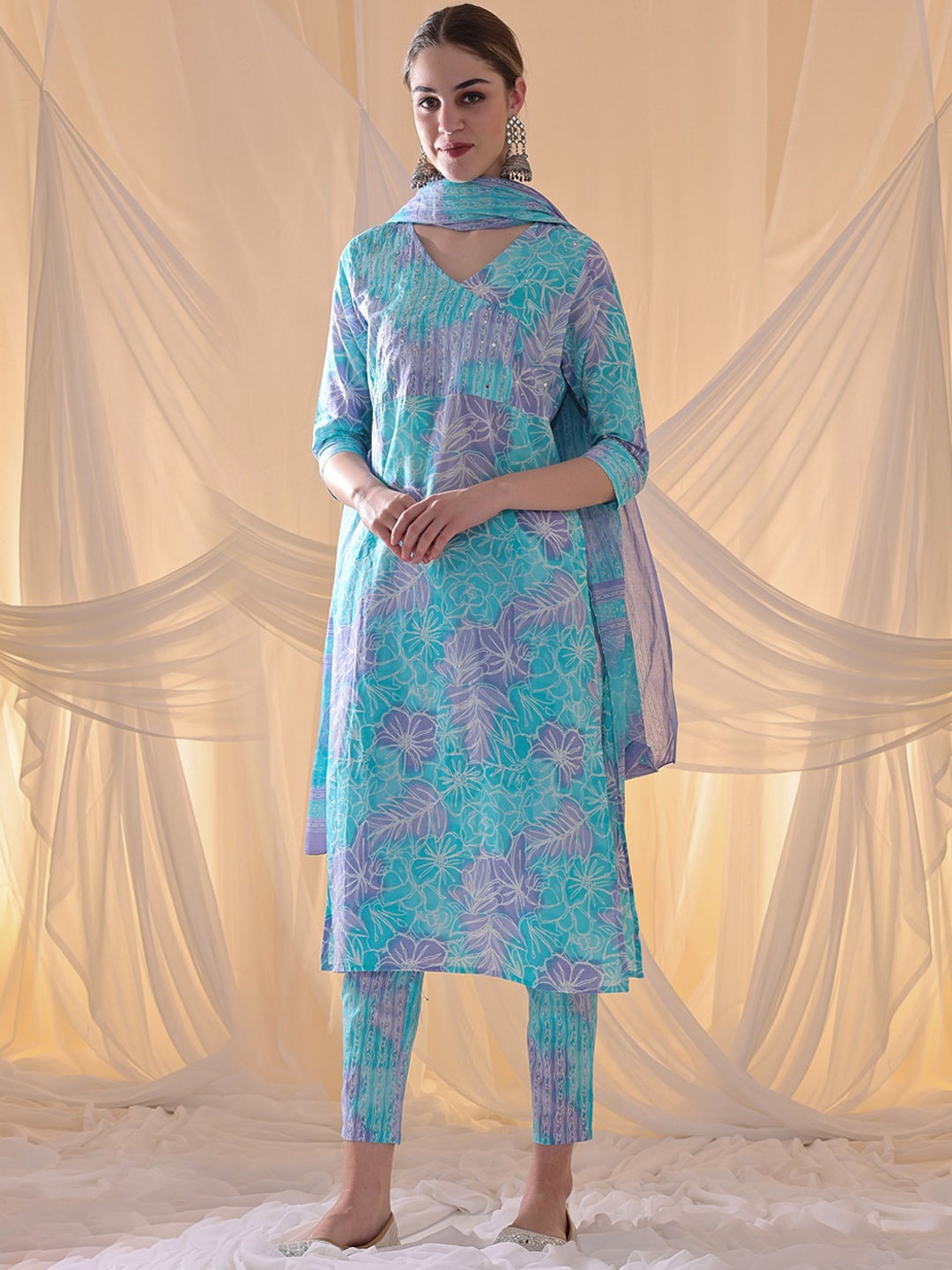 

Anouk V Neck Floral Printed Pure Cotton Straight Kurta with Trousers & Dupatta, Turquoise blue