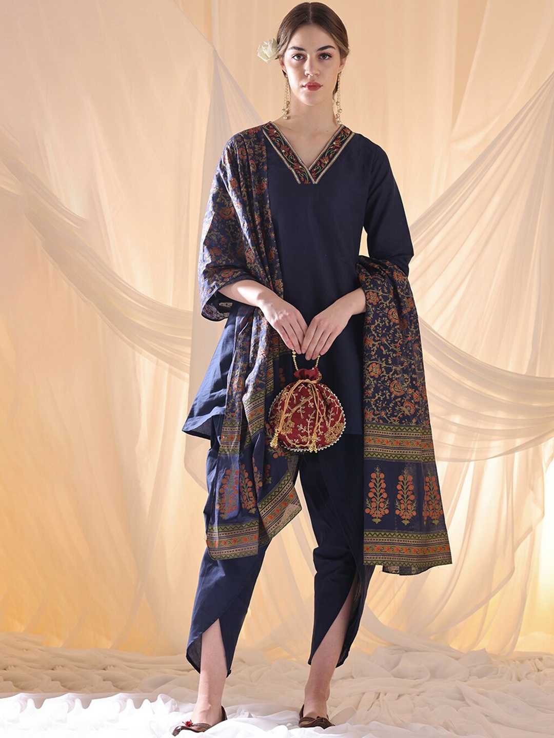 

Anouk Regular Pure Cotton Kurta with Dhoti Pants & Dupatta, Navy blue