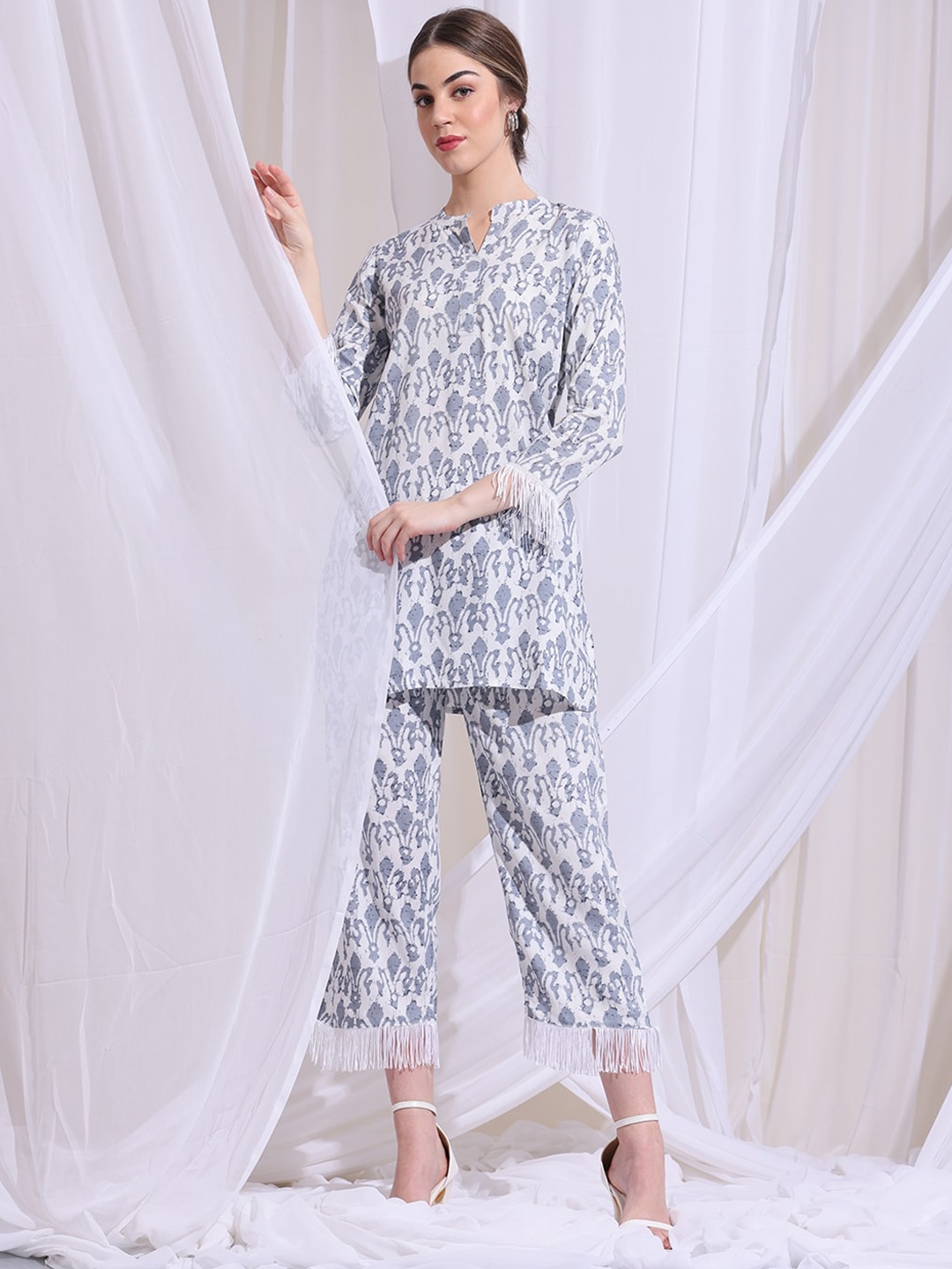 

Anouk Floral Printed Regular Kurta with Palazzos, Grey