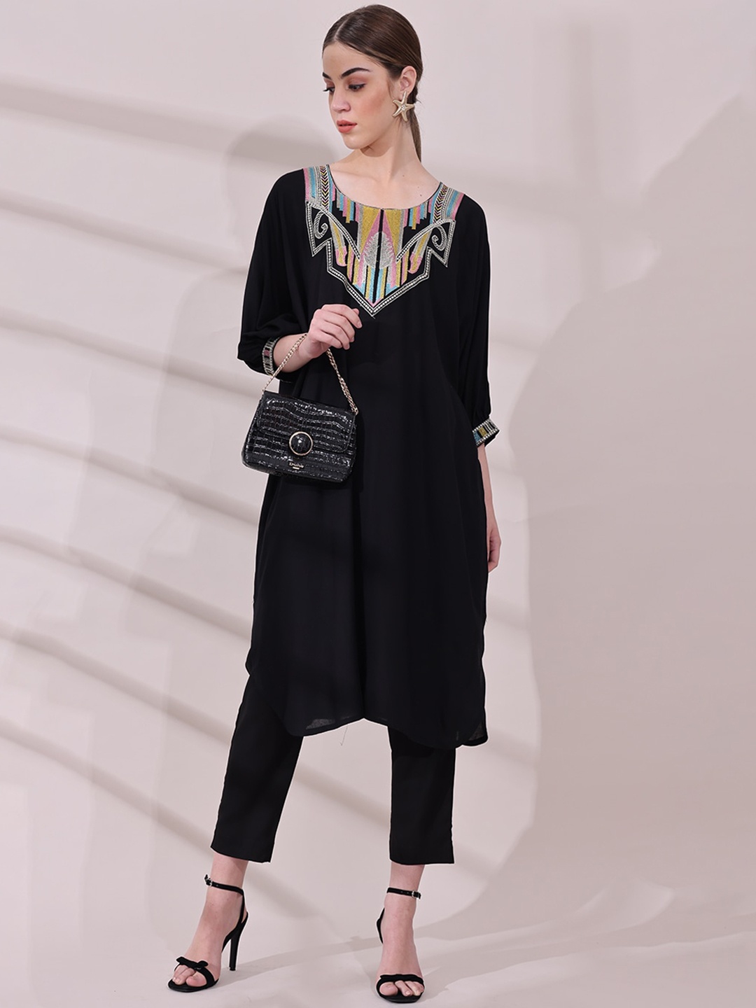 

Anouk Ethnic Motifs Embroidered Regular Thread Work Kurta with Trousers, Black