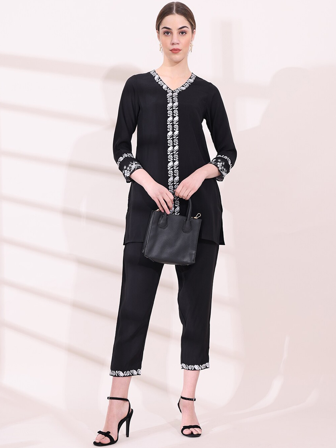 

Anouk Black Floral Embroidered Regular Thread Work Kurti with Trousers