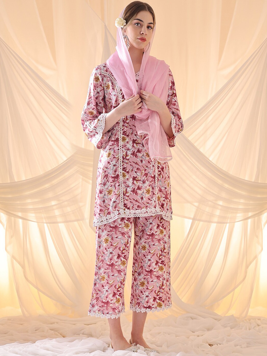 

Anouk Floral Printed Regular Kurta with Palazzos & Dupatta, Pink