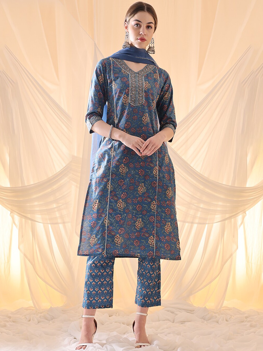 

Anouk Floral Printed Regular Pure Cotton Kurta with Trousers & Dupatta, Navy blue