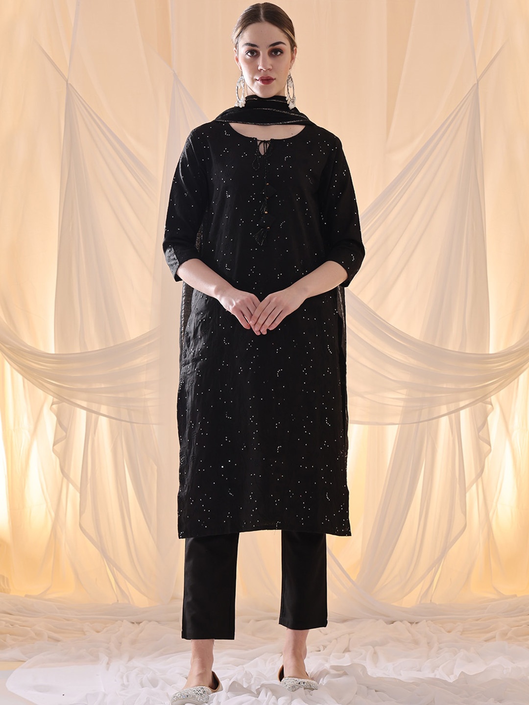 

Anouk Floral Embroidered Sequinned Kurta with Trousers & With Dupatta, Black