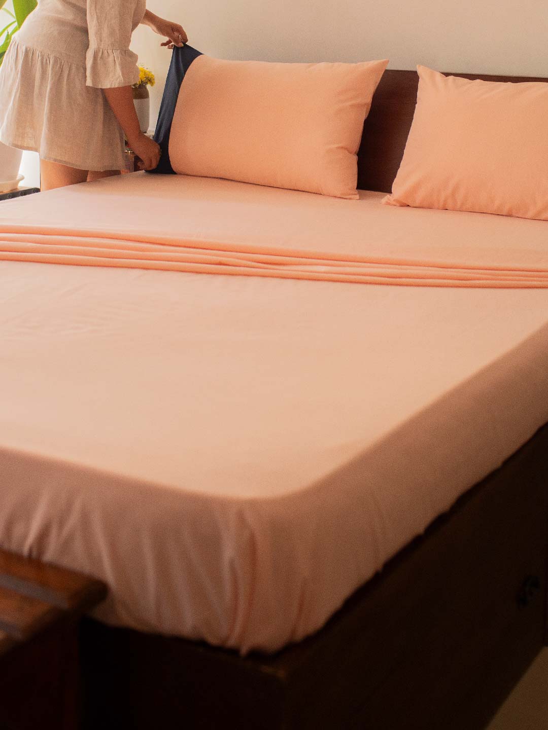 

10club Peach Cotton 250 TC Queen Bedsheet