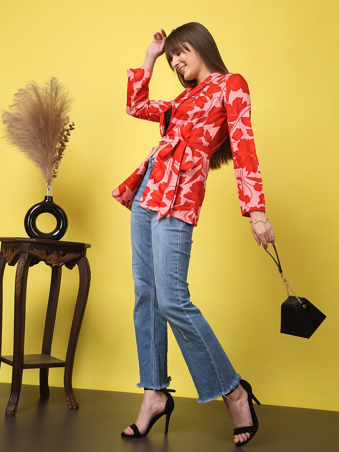 

SCORPIUS Floral Printed Tie Up Shrug, Red