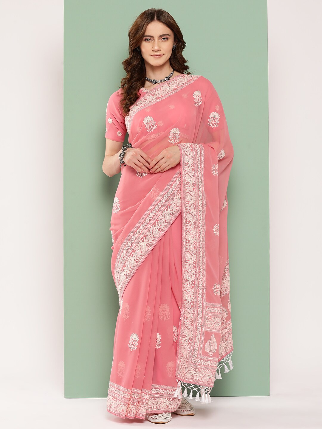 

HRITIKA Floral Embroidered Lucknowi Chikankari Pure Georgette Saree, Pink