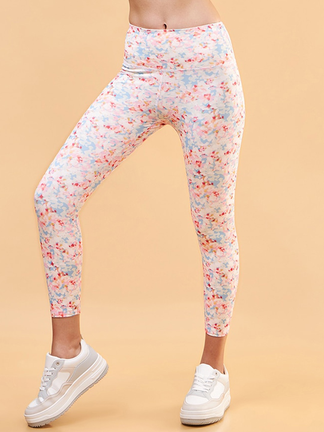 

Enamor Women Printed Dry Fit High-Waisted 7-8th Length Tights, White