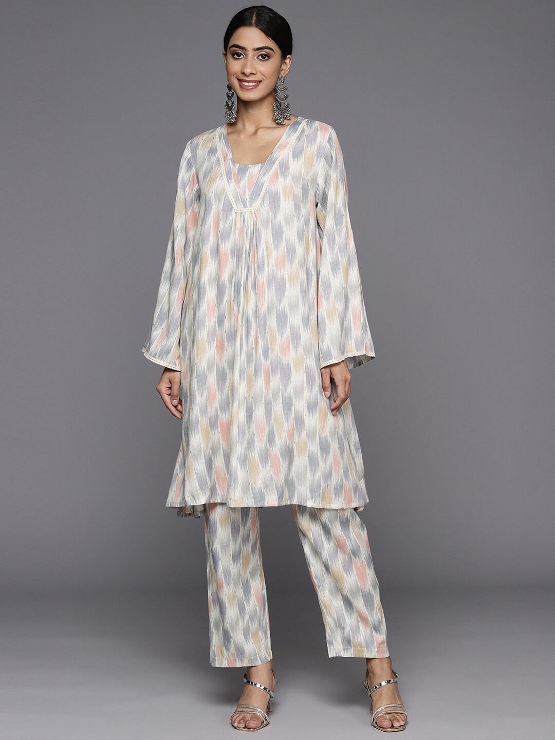

Varanga Woven-Design V-Neck Tunic With Trouser Co-Ords, Grey
