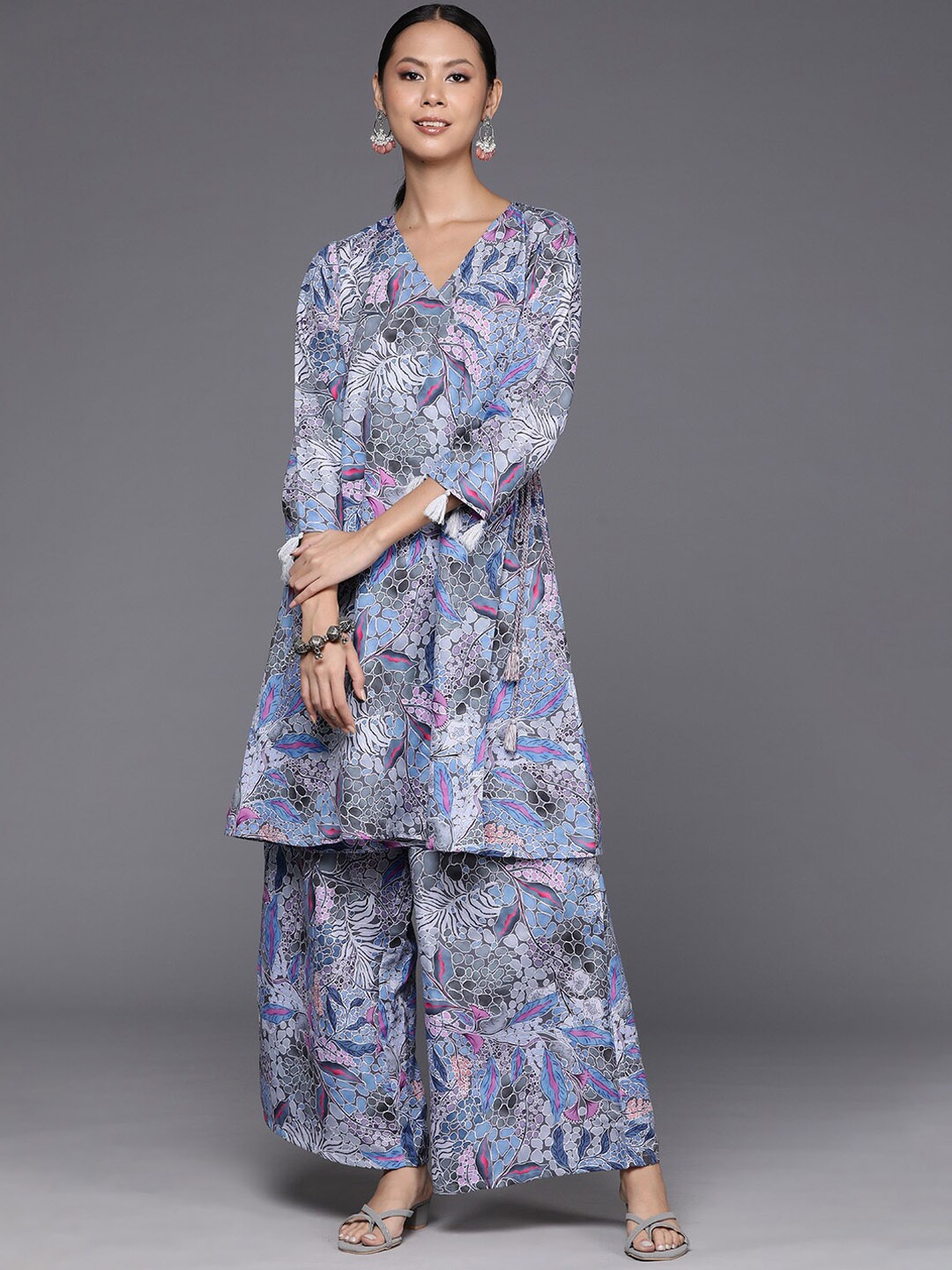 

Varanga Printed V-Neck Top With Trousers Co-Ords, Grey