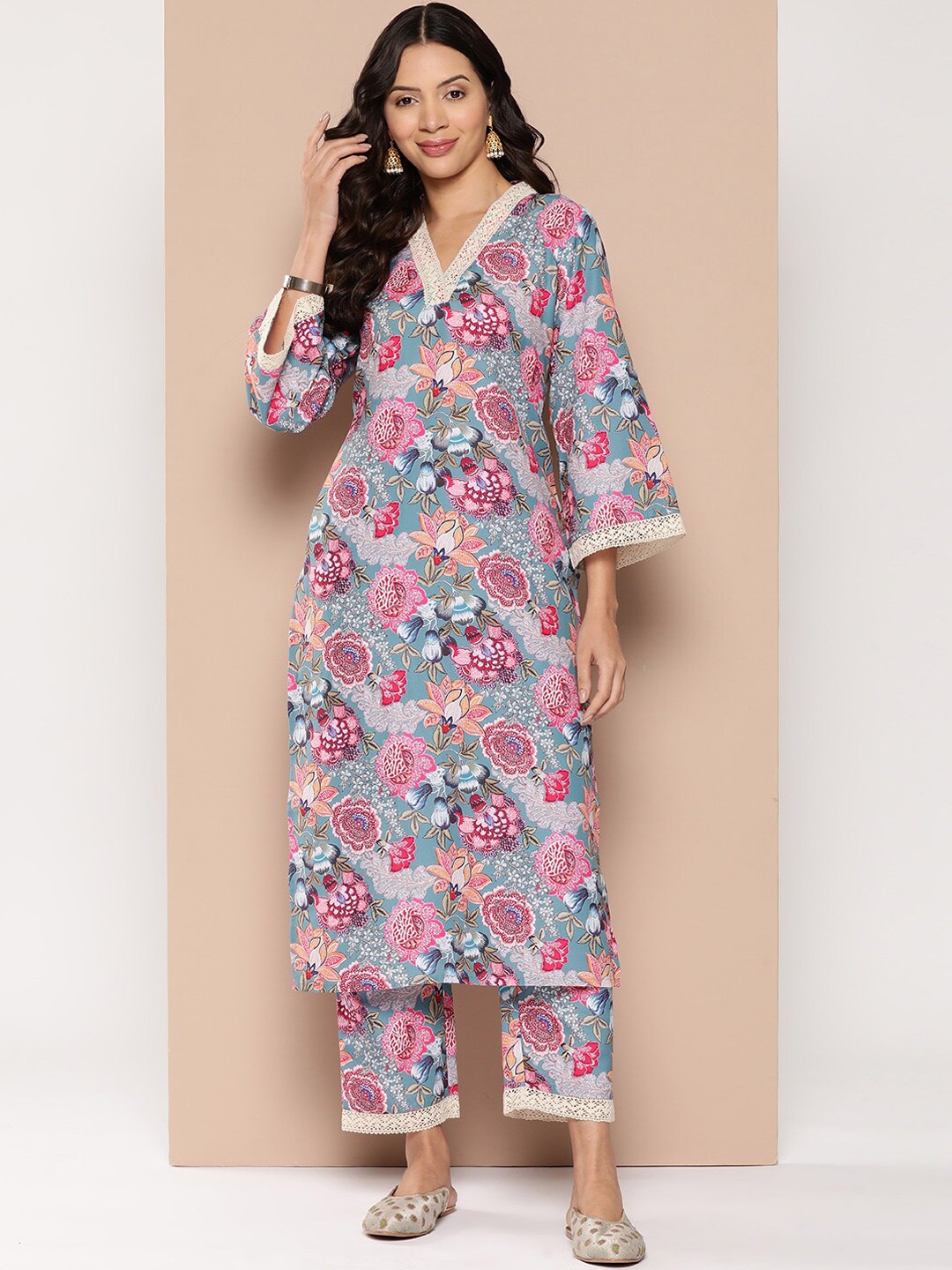 

Varanga Floral Printed V-Neck Flared Sleeves Straight Kurta With Trouser, Blue