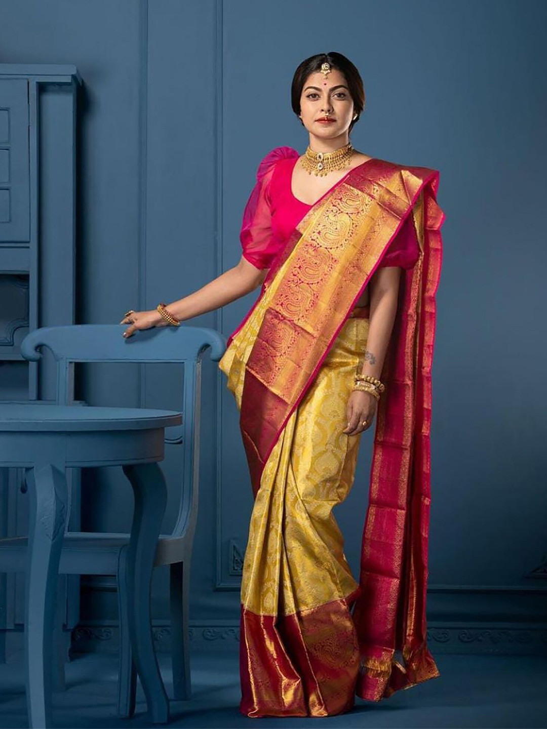 

BerMondsey Woven Design Zari Banarasi Saree, Yellow