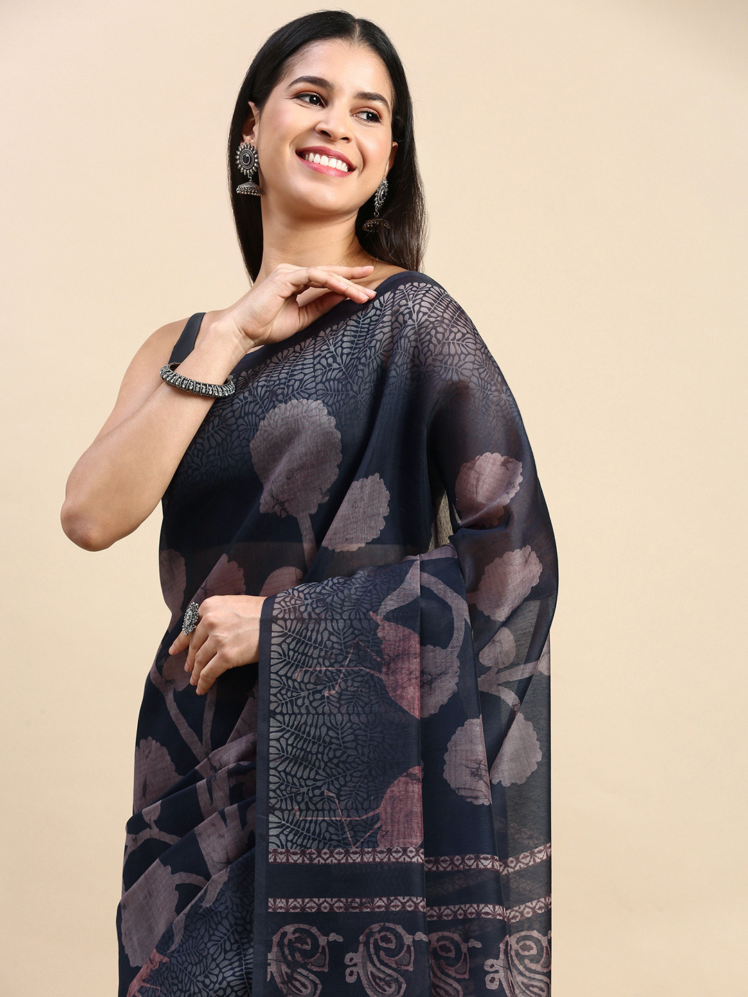 

aamna Abstract Printed Patola Saree, Navy blue