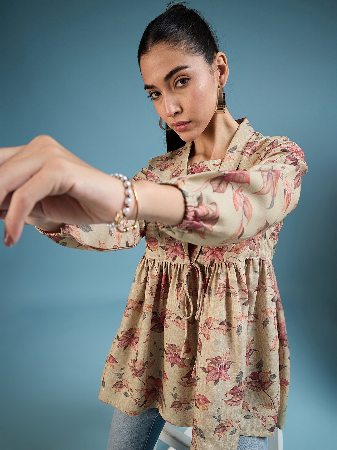 

DressBerry Beige Floral Print V-Neck Long Sleeves Empire Longline Top