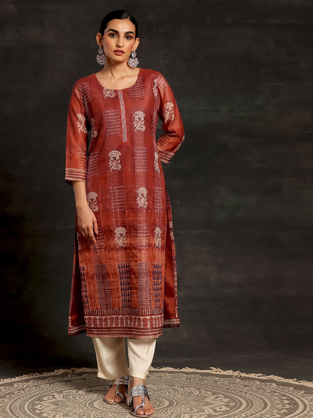 

Libas Round Neck Geometric Printed Chanderi Silk Kurta, Rust