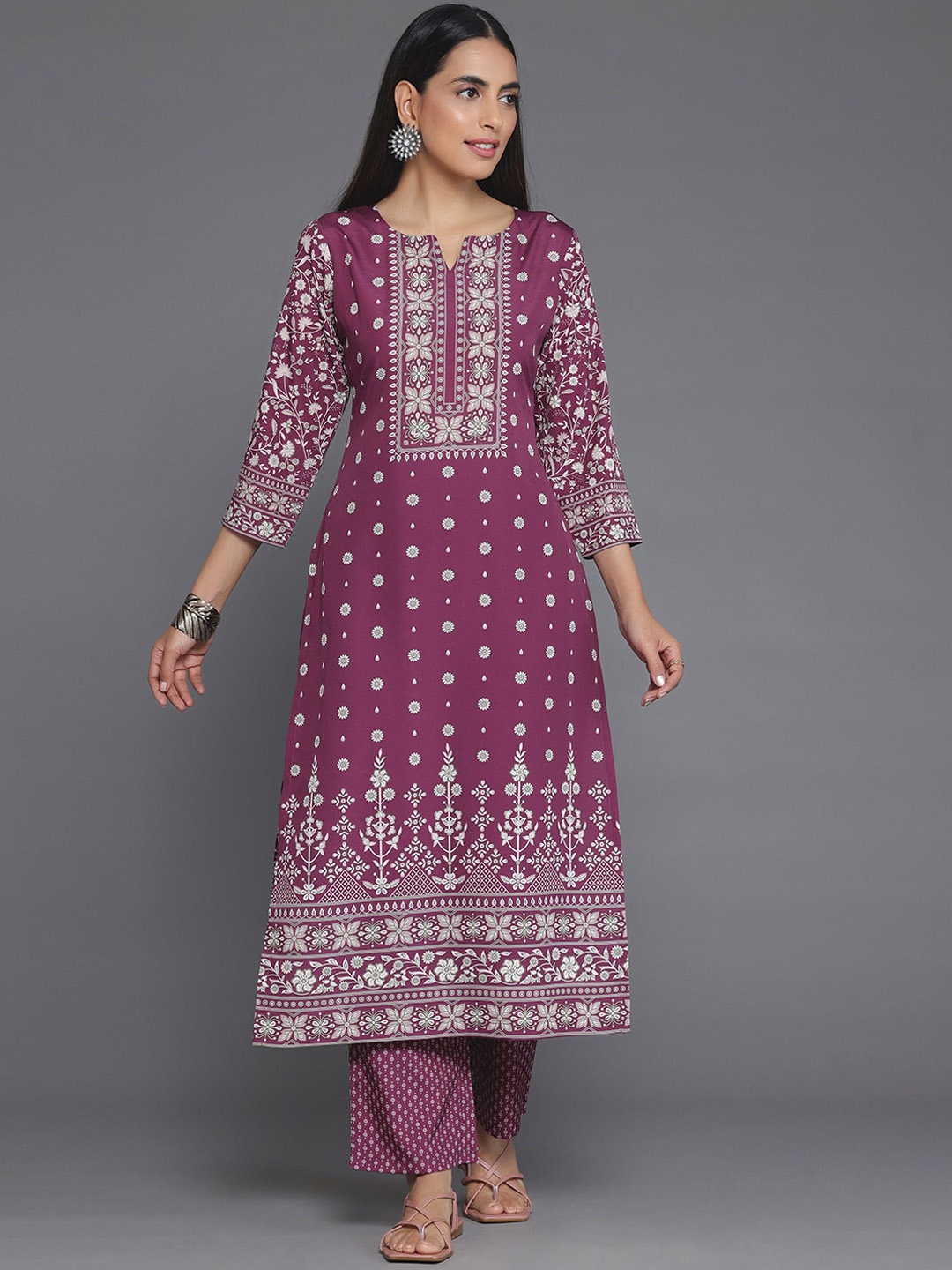 

Libas Floral Printed Straight Kurta with Trousers, Maroon