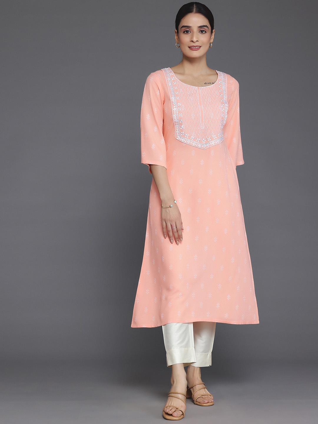 

Libas Round Neck Thread Work Floral Jacquard Kurta, Peach
