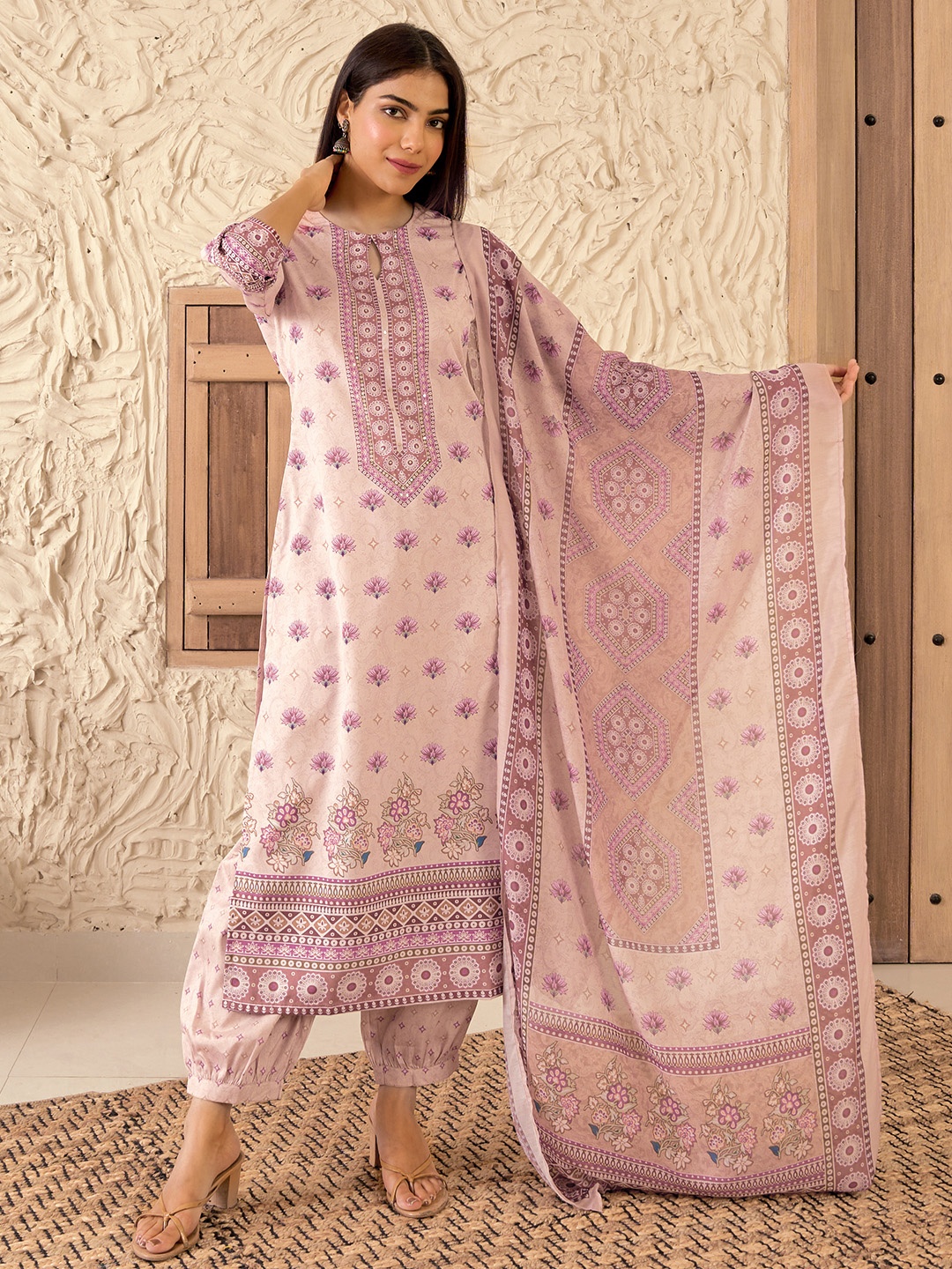 

Libas Floral Printed Keyhole Neck Straight Kurta & Salwar With Dupatta, Peach