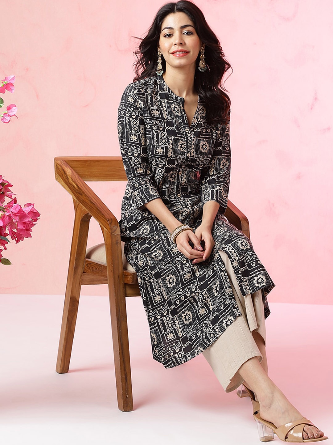 

Anouk Abstract Printed Mandarin Collar Kurta, Black