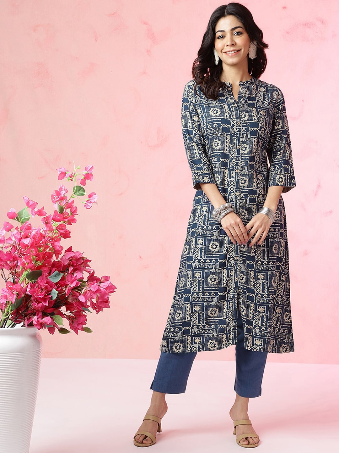 

Anouk Abstract Printed Mandarin Collar Kurta, Blue