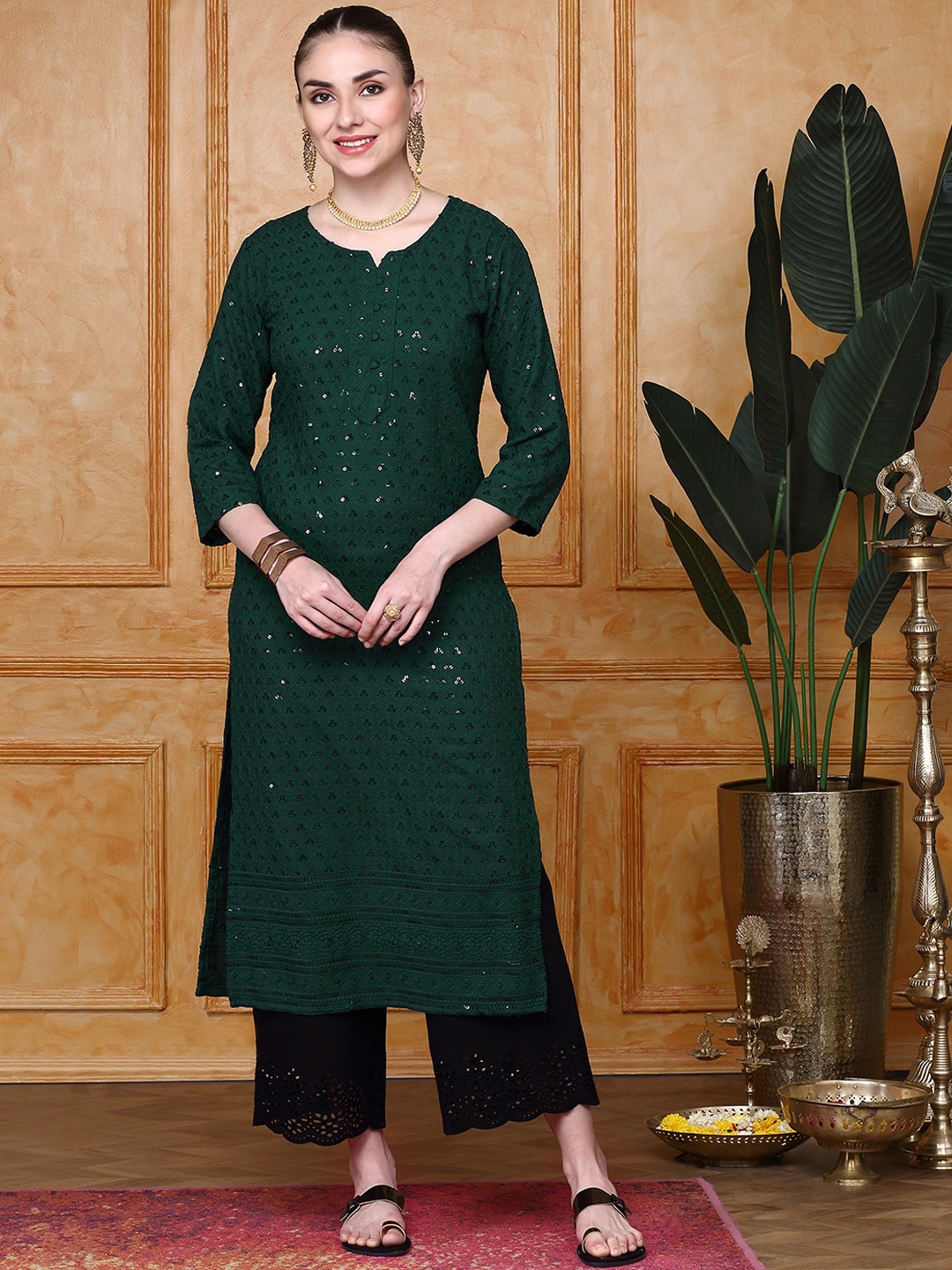 

Ishin Women Ethnic Motifs Sequinned Embroidered Straight Kurta, Green