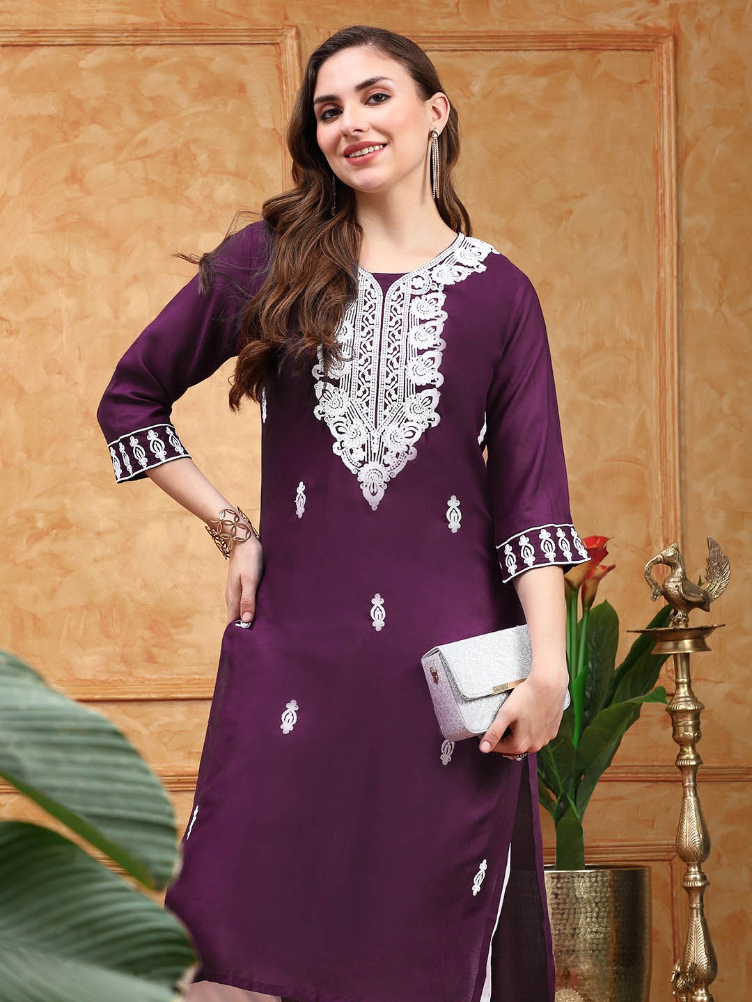 

Ishin Women Ethnic Motifs Embroidered Round Neck Straight Kurta, Purple