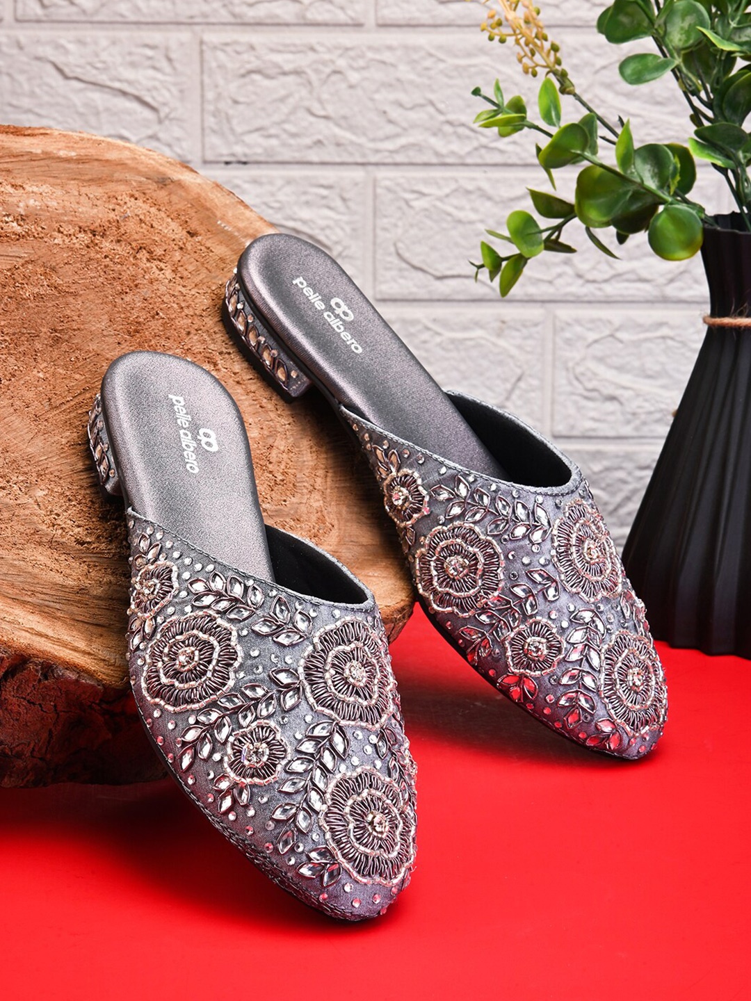 

pelle albero Women Embellished Ethnic Mules Flats, Grey