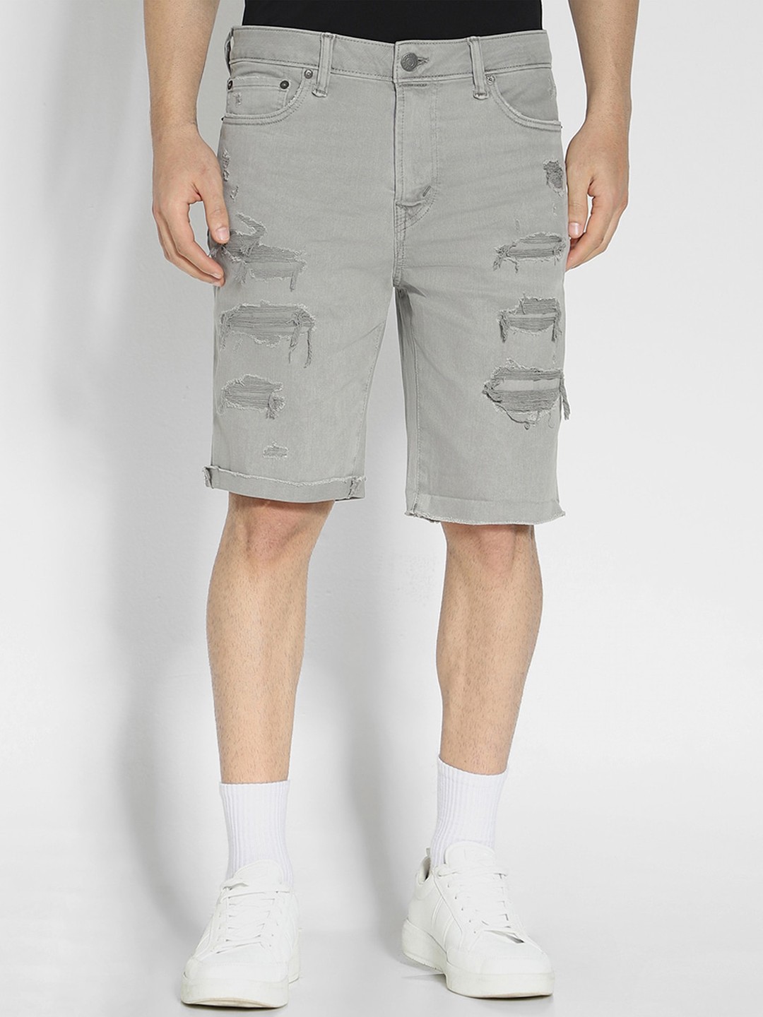 

AMERICAN EAGLE OUTFITTERS Men Mid-Rise Distressed Denim Shorts, Grey
