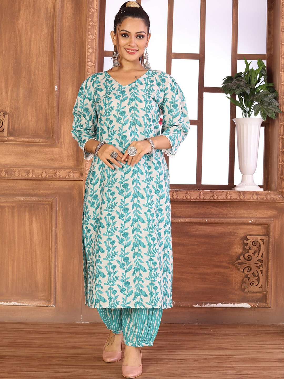 

HETVI CREATION Women Floral Printed Regular Kurta with Salwar, Blue