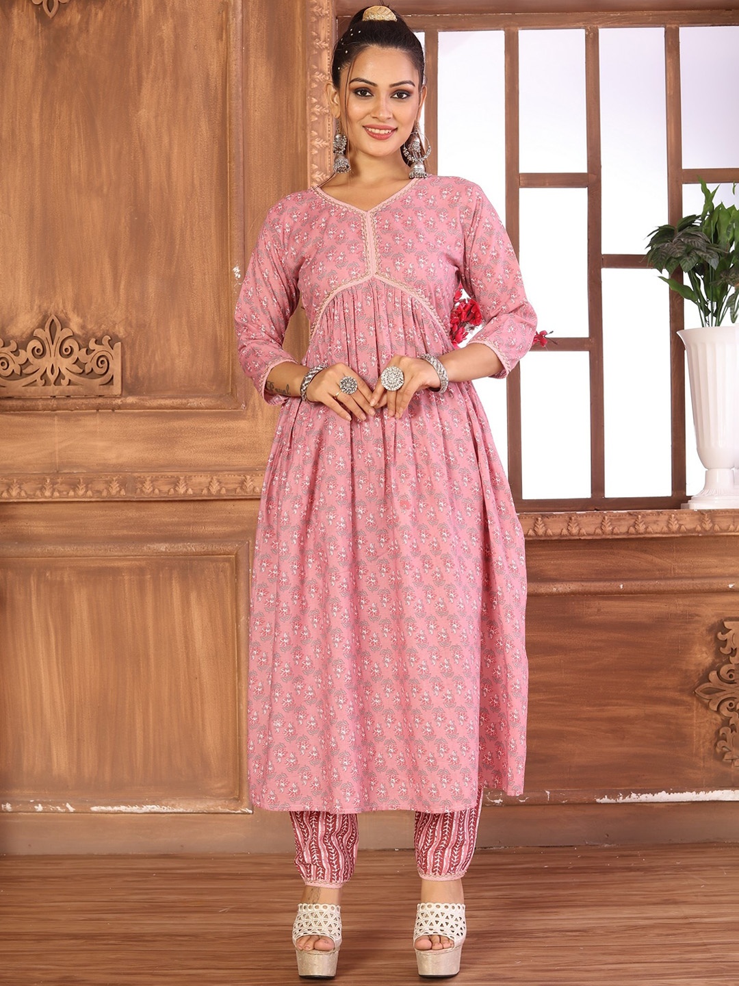 

HETVI CREATION Women Ethnic Motifs Printed Pleated Kurta with Trousers, Pink