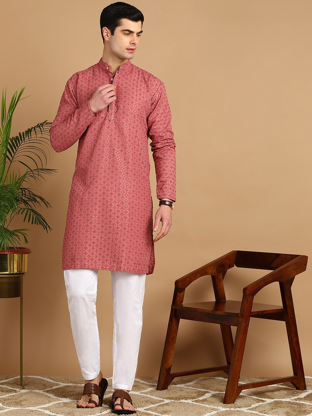 

FUBAR Men Ethnic Motifs Embroidered Regular Kurta with Pyjamas, Pink