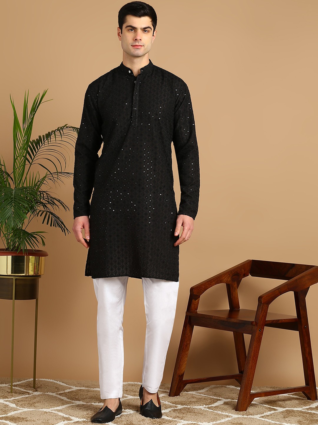 

FUBAR Men Ethnic Motifs Embroidered Regular Kurta with Pyjamas, Black