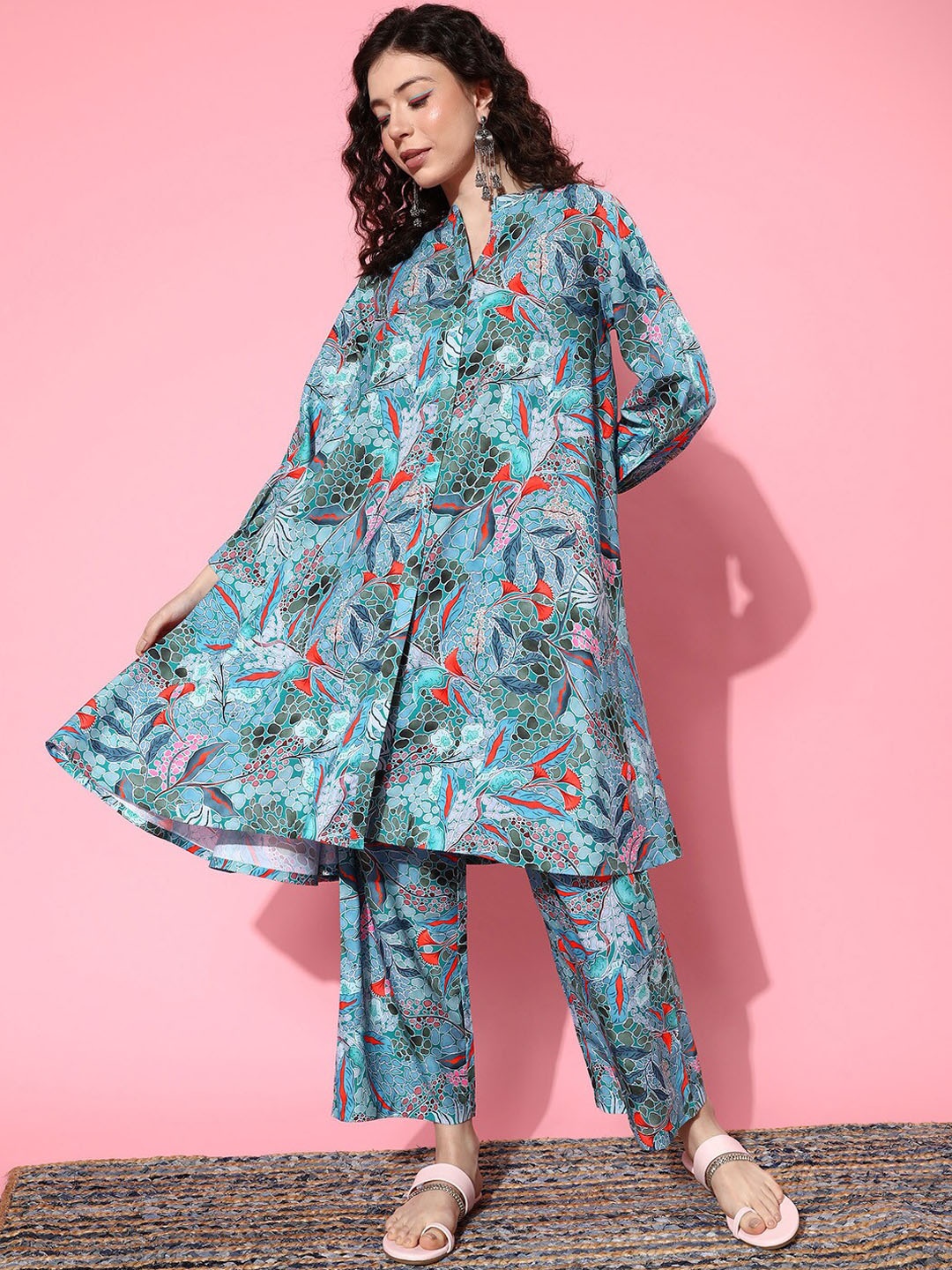 

Varanga Abstract Printed A-Line Kurta With Trouser, Sea green
