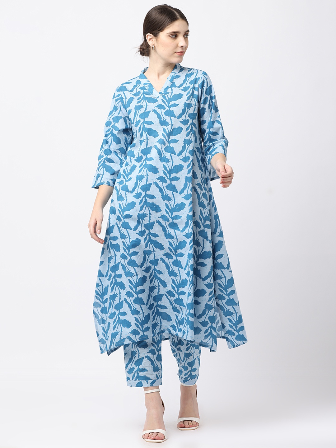 

BLACK & BLAH BLAH Relaxed Fit Block Printed A-Line Pure Cotton Kurta and Trouser, Blue