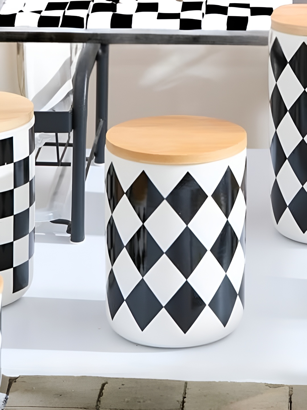 

The Better Home Black & White Ceramic Food Container 800ml
