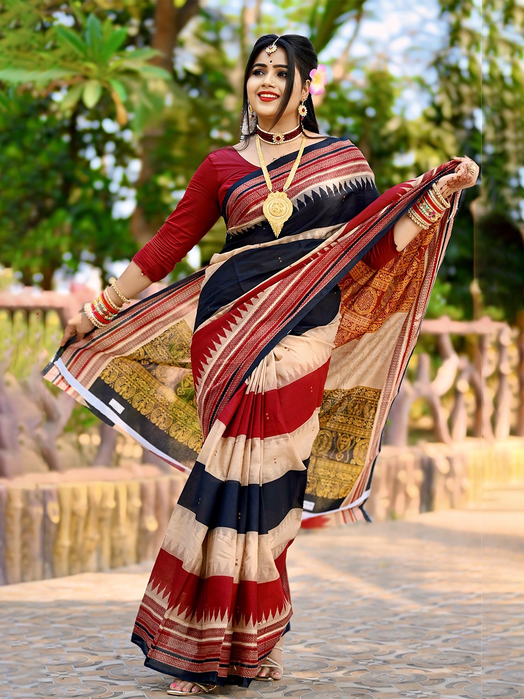 

pasapalli Ethnic Motifs Pure Cotton Sambalpuri Saree, Red